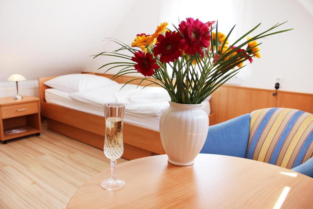 Hotel Pension Kirschstein Wolgast Habitación foto